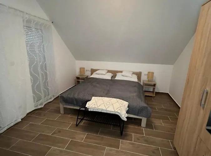 شقة Janhaz Révfülöp