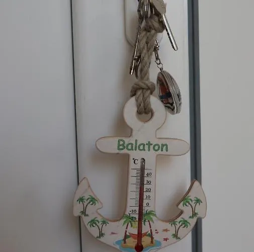 شقة Janhaz Révfülöp